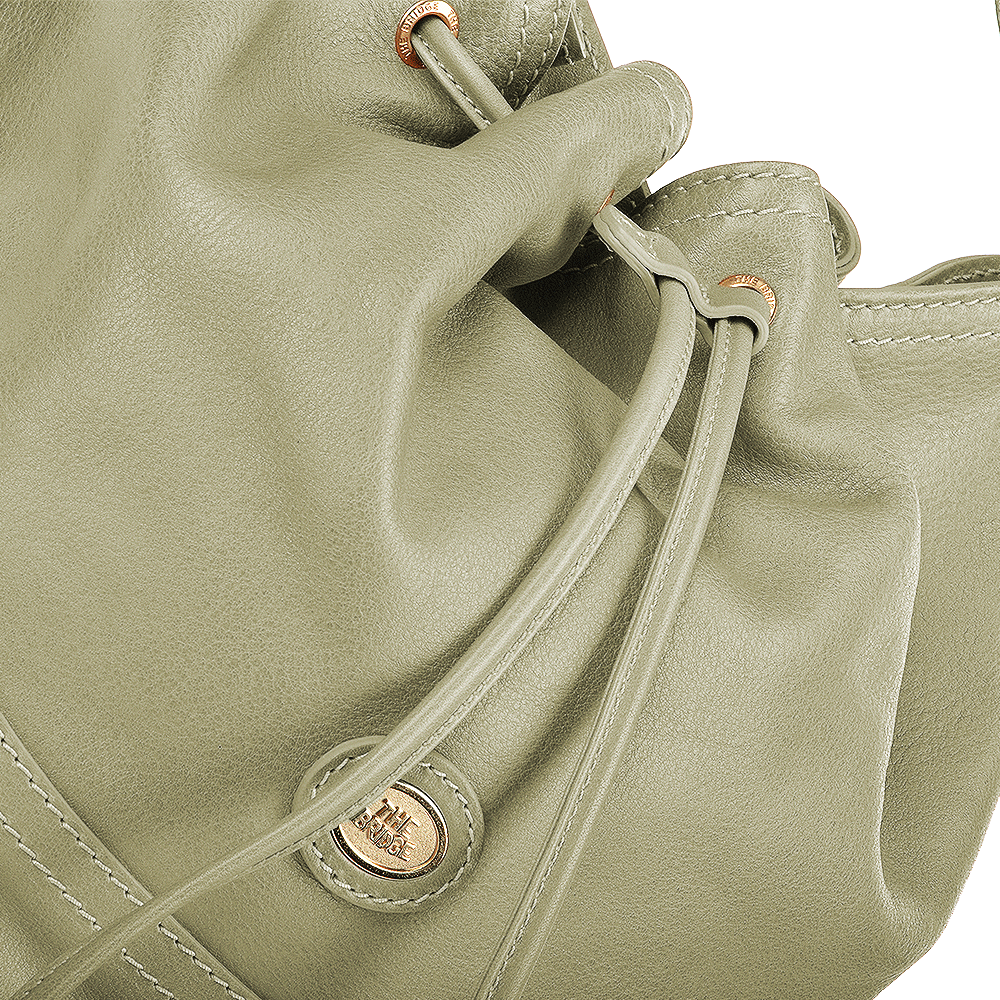 Womens Italian Leather Medium Bucket Bag Cream : 004437449 42