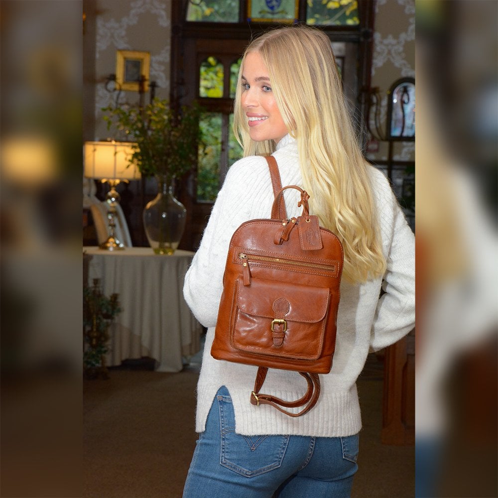 Small Vintage Leather Backpack Honey  – G25